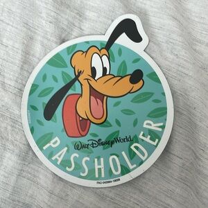 Pluto, Walt Disney World passholder magnet